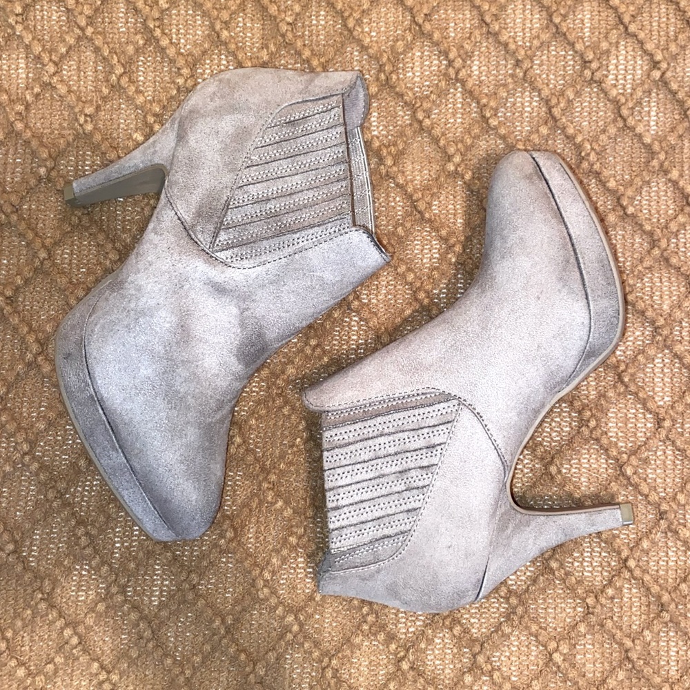NWT Women’s Velvety Mauve High Heels Size 6 1/2
